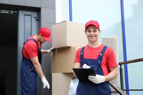 Illustration of a user browsing the Selfstorage Twickenham website